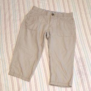 🌼Dockers Beige Capri Pants